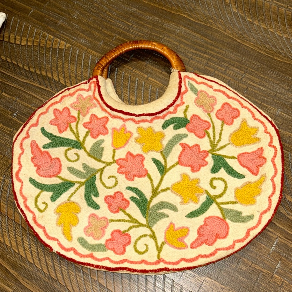 VINTAGE CREWEL EMBROIDERED PURSE WITH CANE WRAPPED HANDLES FLORAL FOLK HOBBO